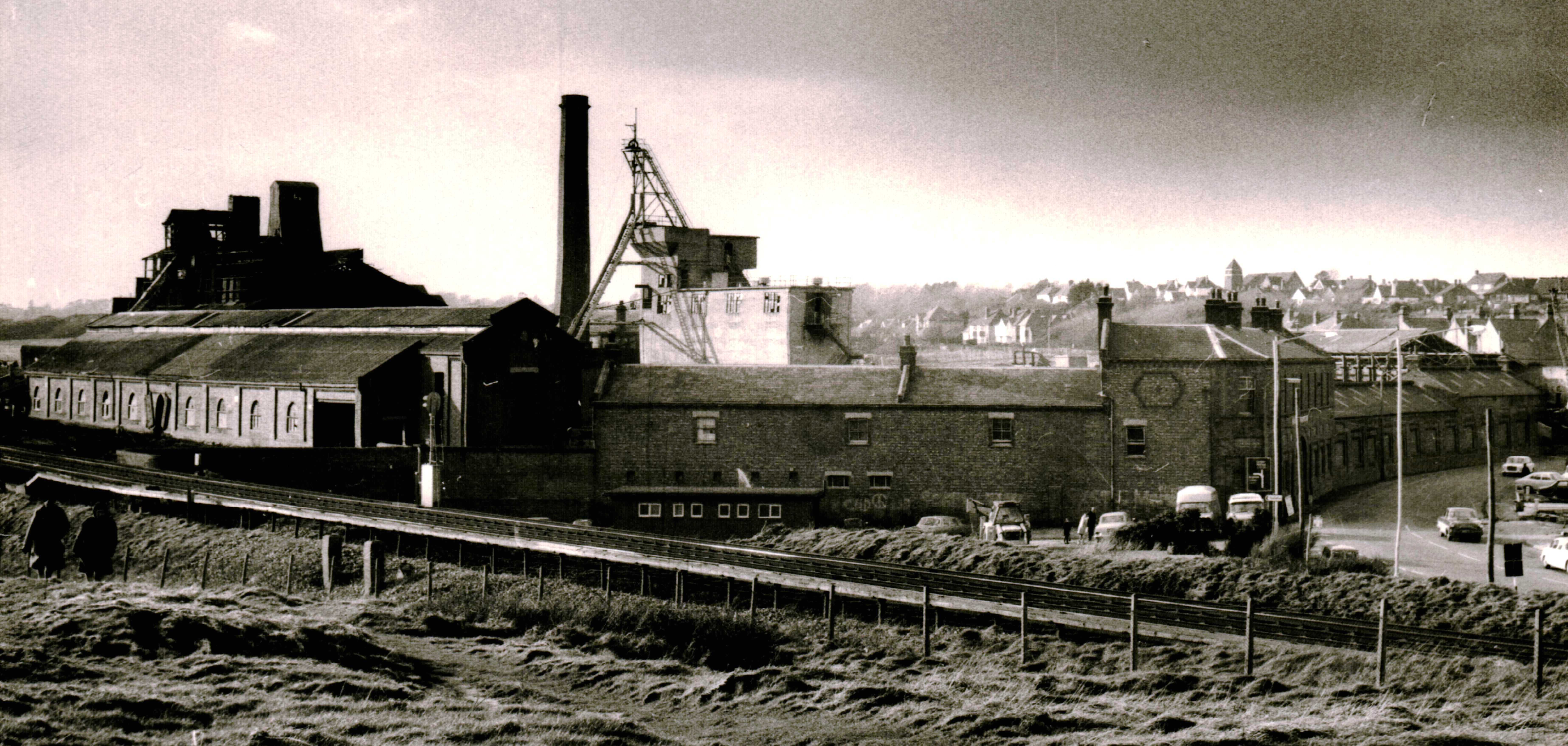 1971_Glyne_Gap_Gasworks_demolition_3.JPG