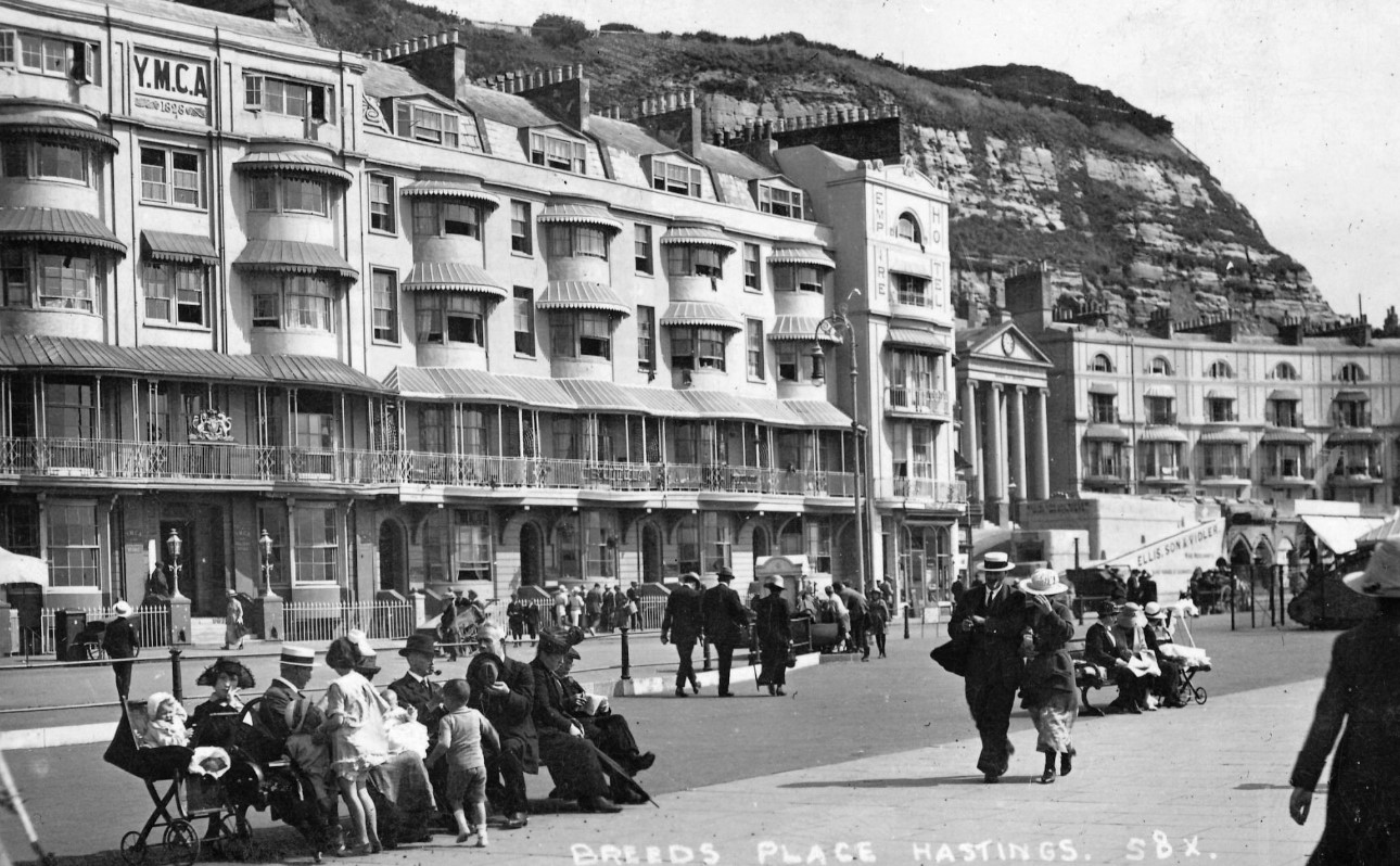 Breeds_Place_and_Pelham_Crescent_in_the_1920s_-_Copy.jpg