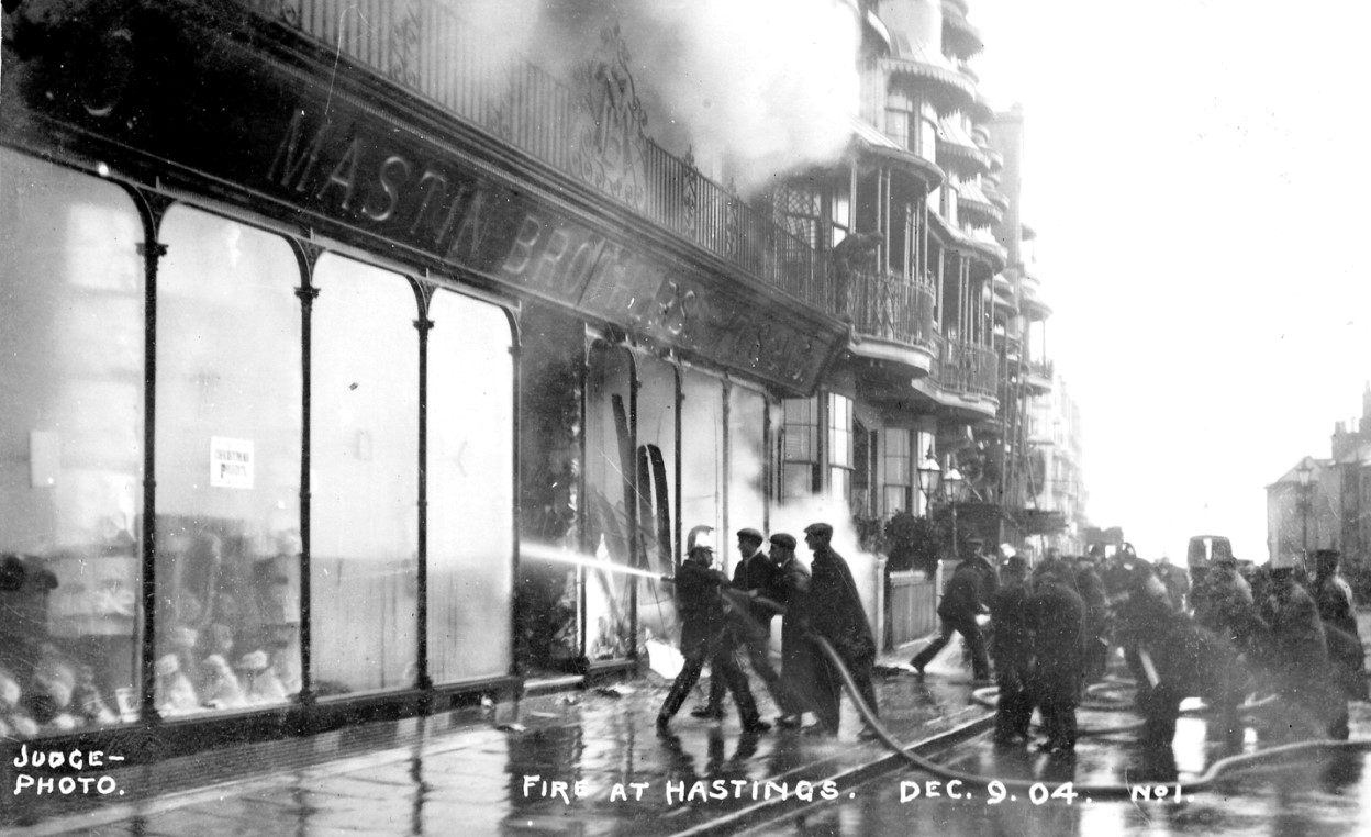 The_huge_fire_at_Mastins_in_December_1904._-_Copy.jpg