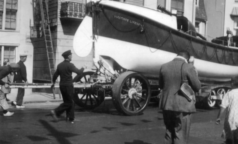 1940s-going-back-to-lifeboat-house.jpg