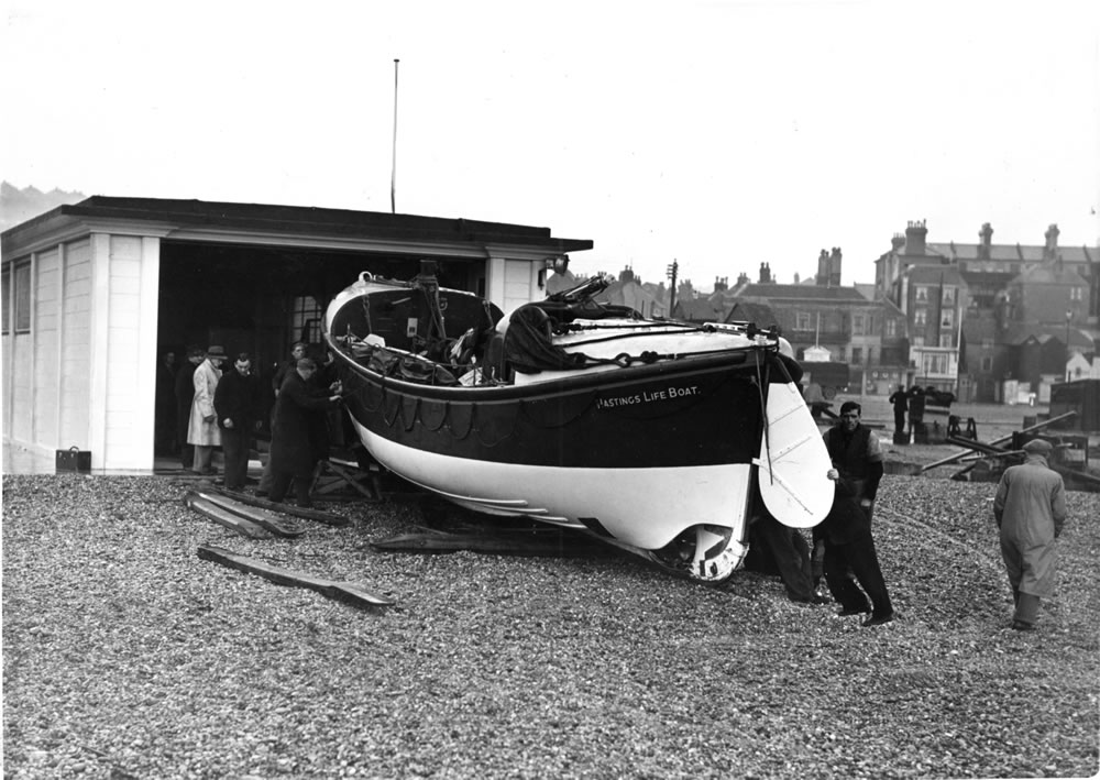 1949-5th-Dec-First-use-of-new-lifeboat-house-3.jpg