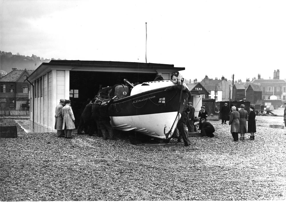 1949-5th-Dec-First-use-of-new-lifeboat-house-5.jpg