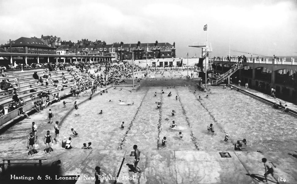 St-Leonards-Bathing-Pool-mid-1930s.jpg